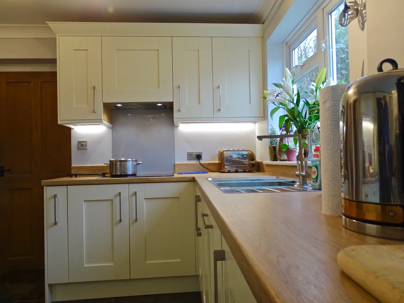 Cream Shaker Kitchen with Tall Appliance Housing — project photo