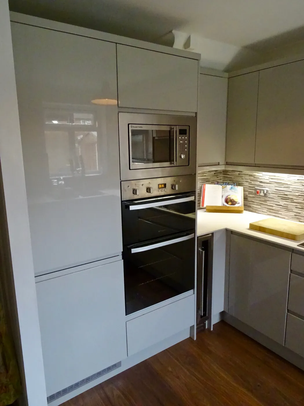 Gloss Grey Kitchen with Integrated Wine Cooler — project photo