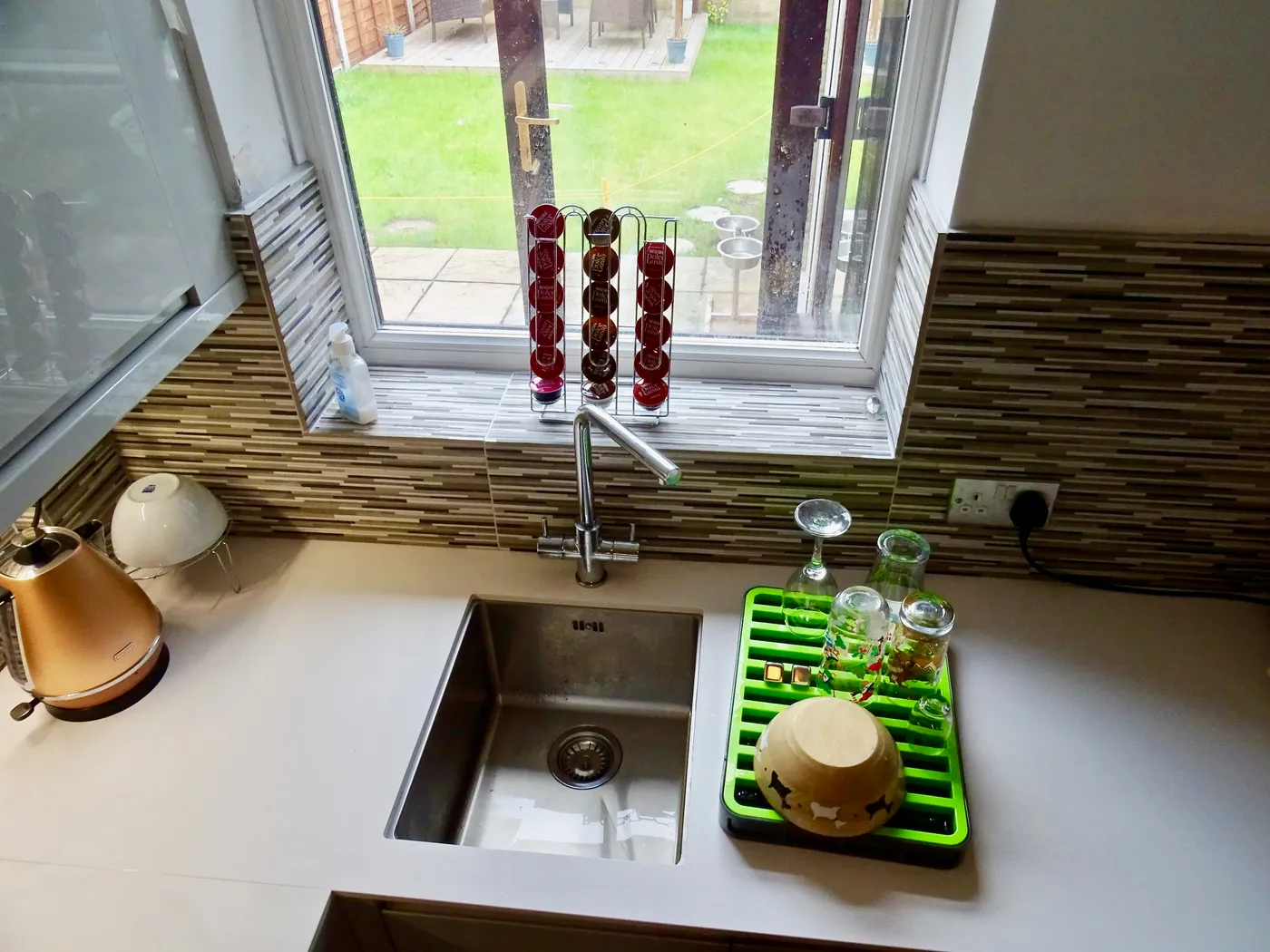 Gloss Grey Kitchen with Integrated Wine Cooler — project photo
