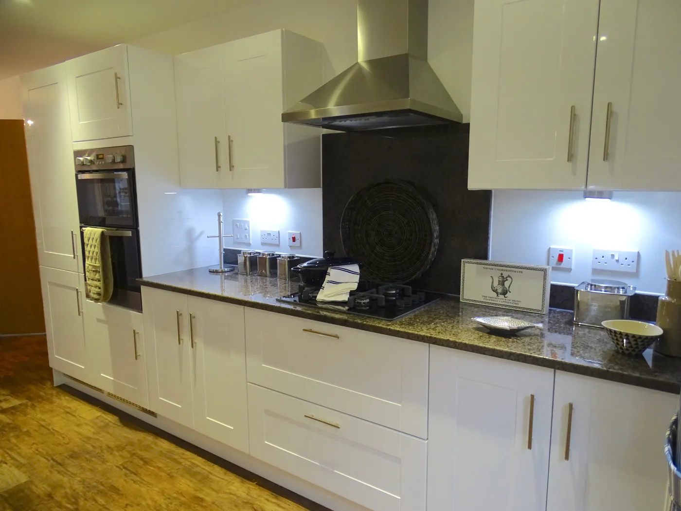 High-Gloss White Kitchen Installation — project photo