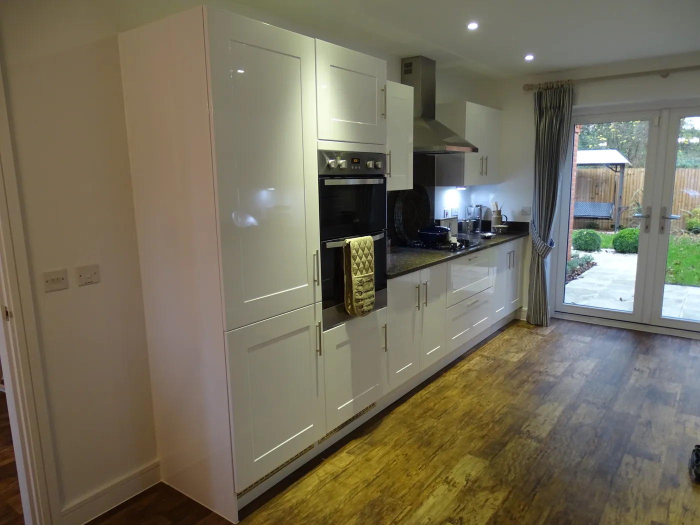 High-Gloss White Kitchen Installation — project photo