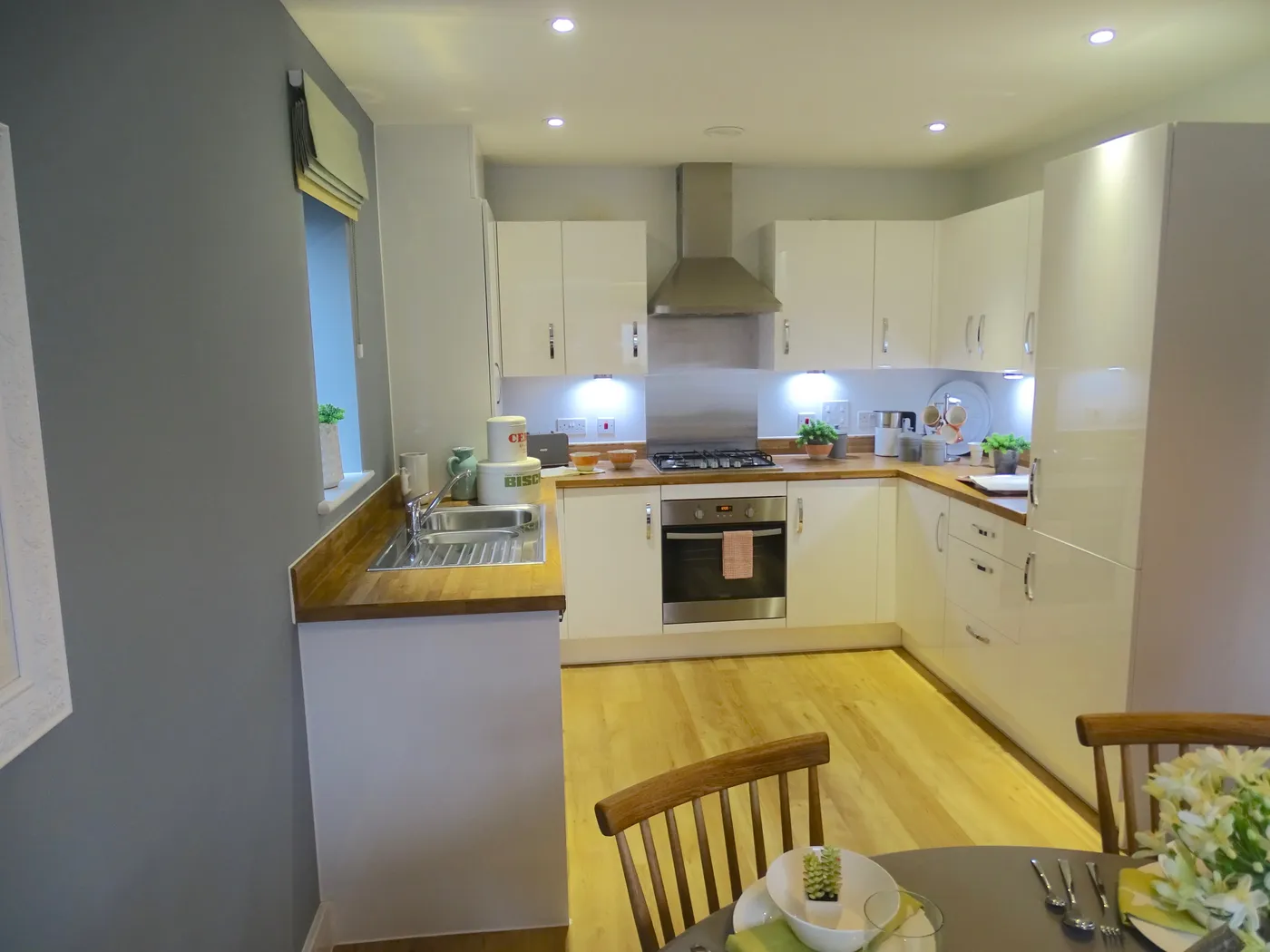 High-Gloss White Kitchen Installation — project photo