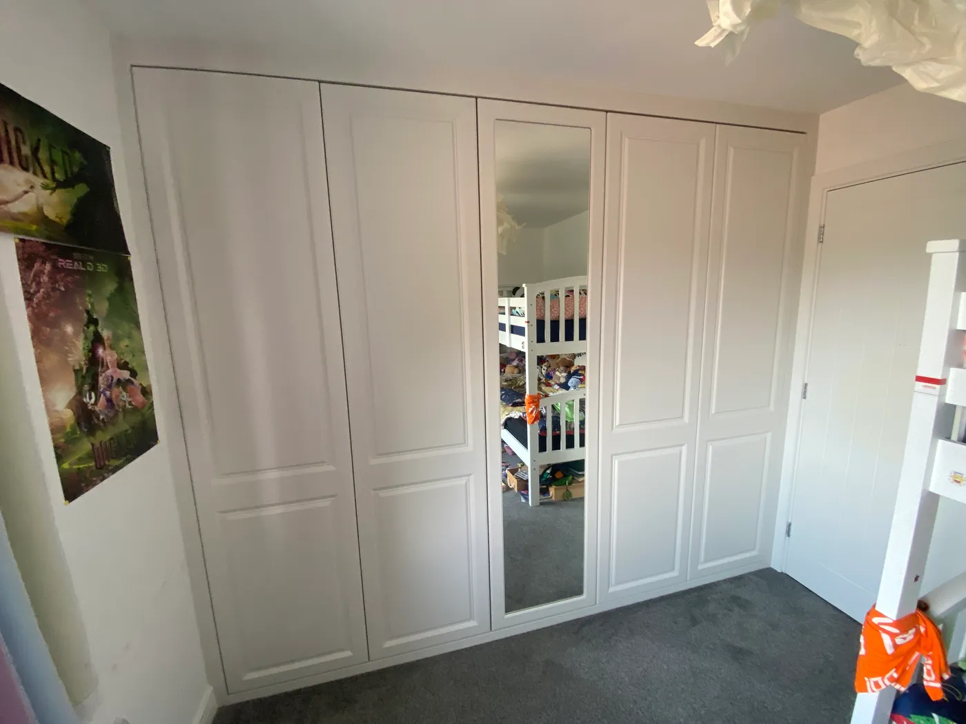 White Mirrored Shaker Fitted Wardrobe — project photo
