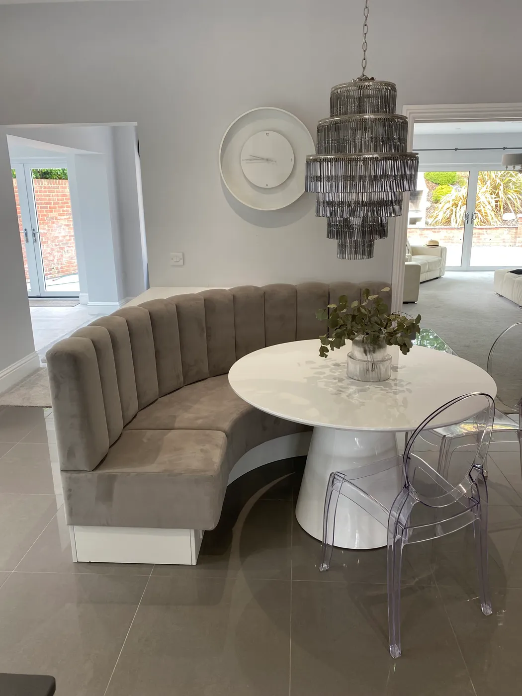 Curved Banquette Dining Nook