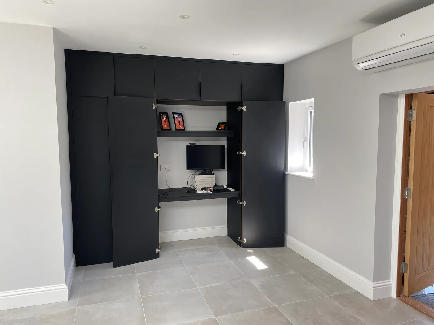 Matte Charcoal Floor-to-Ceiling Wardrobe — project photo