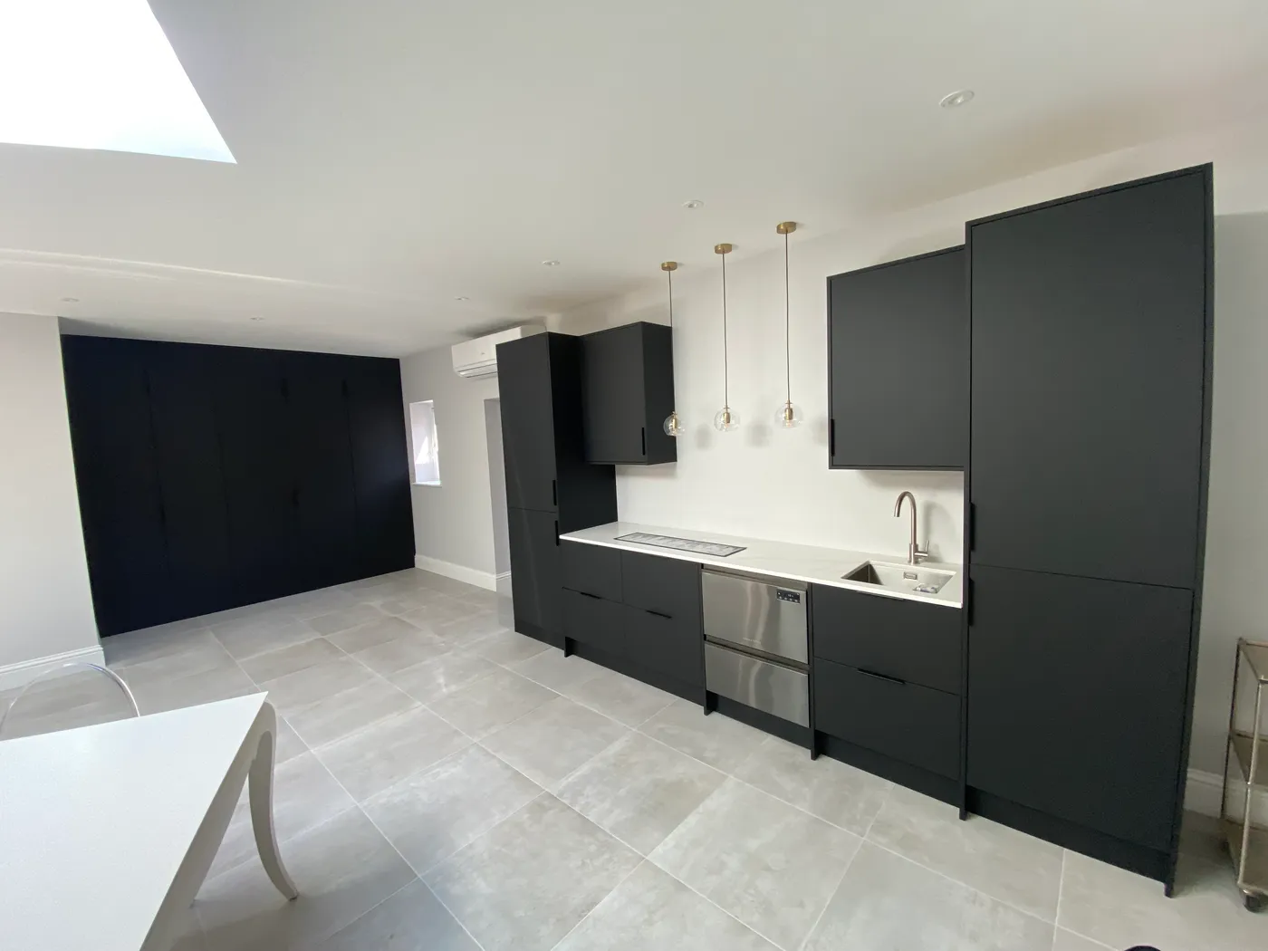 Matte Charcoal Floor-to-Ceiling Wardrobe — project photo