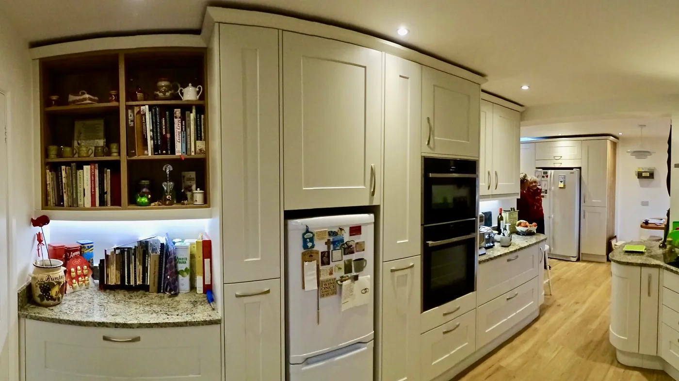 Cream Shaker Kitchen with Granite Worktops — project photo