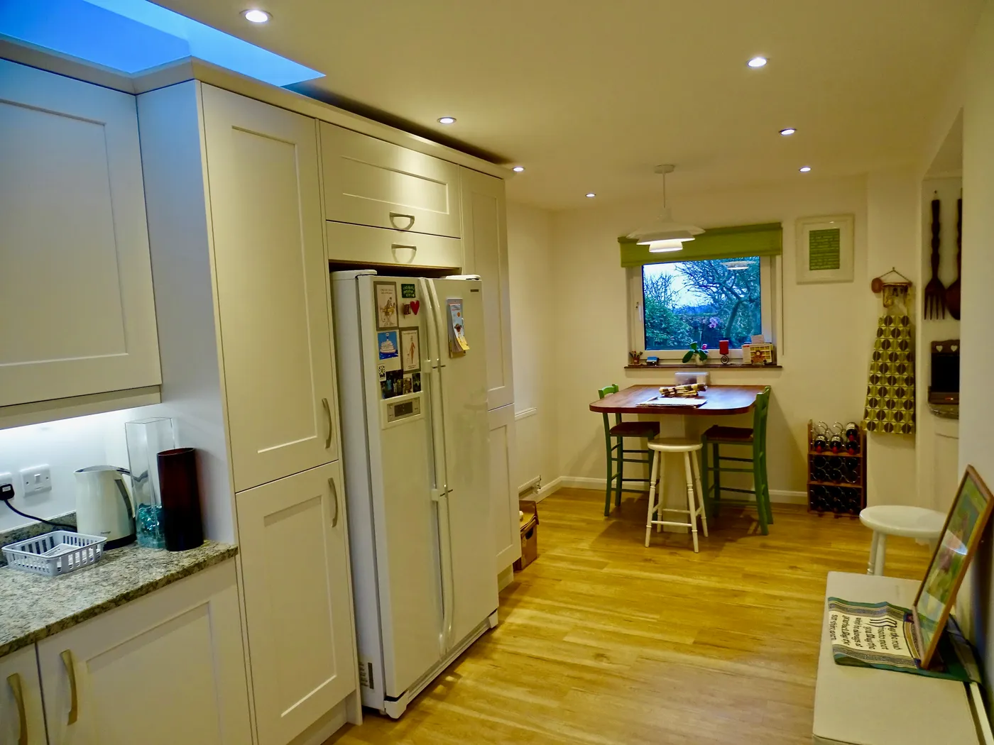 Cream Shaker Kitchen with Granite Worktops — project photo