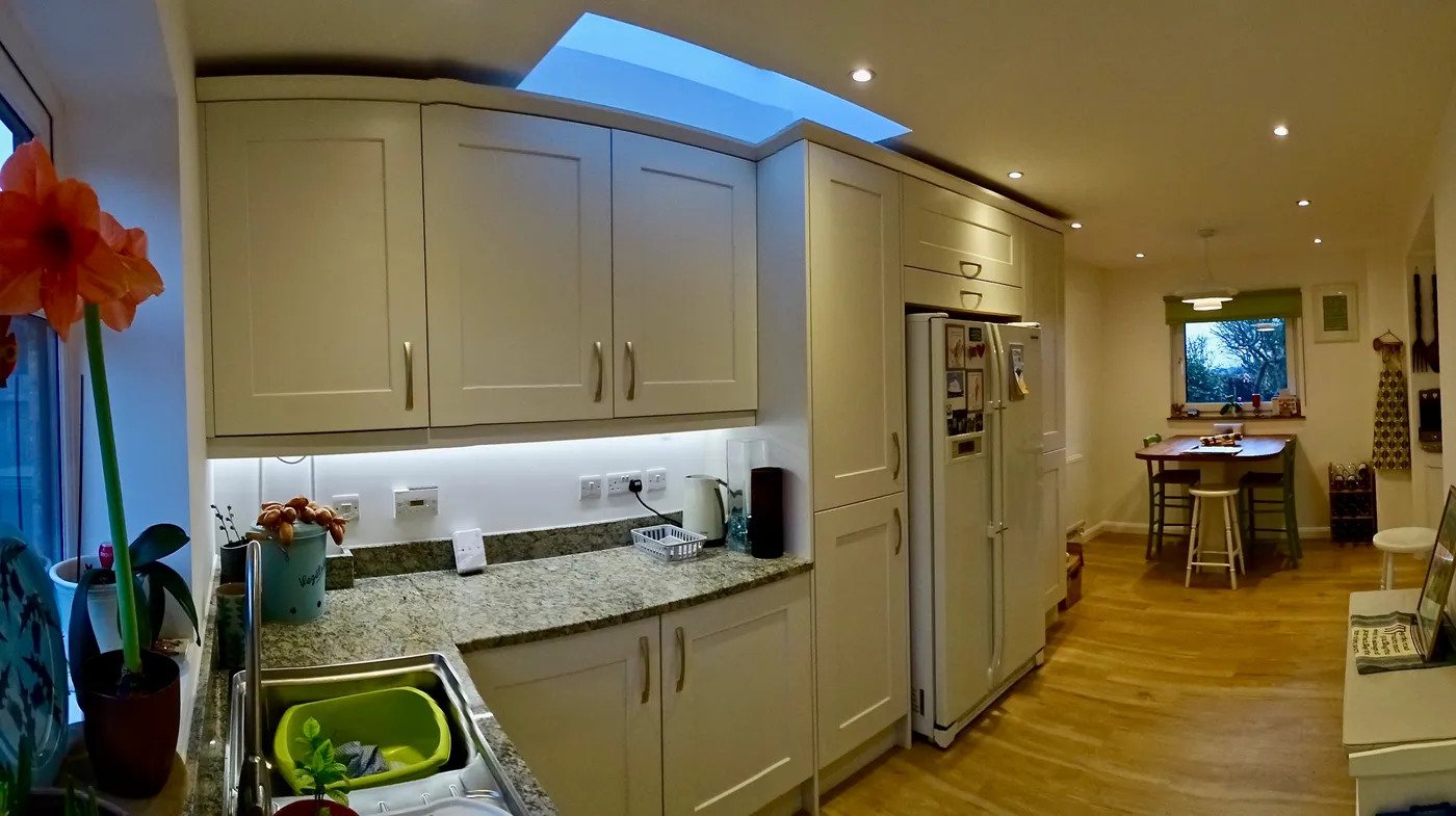 Cream Shaker Kitchen with Granite Worktops — project photo