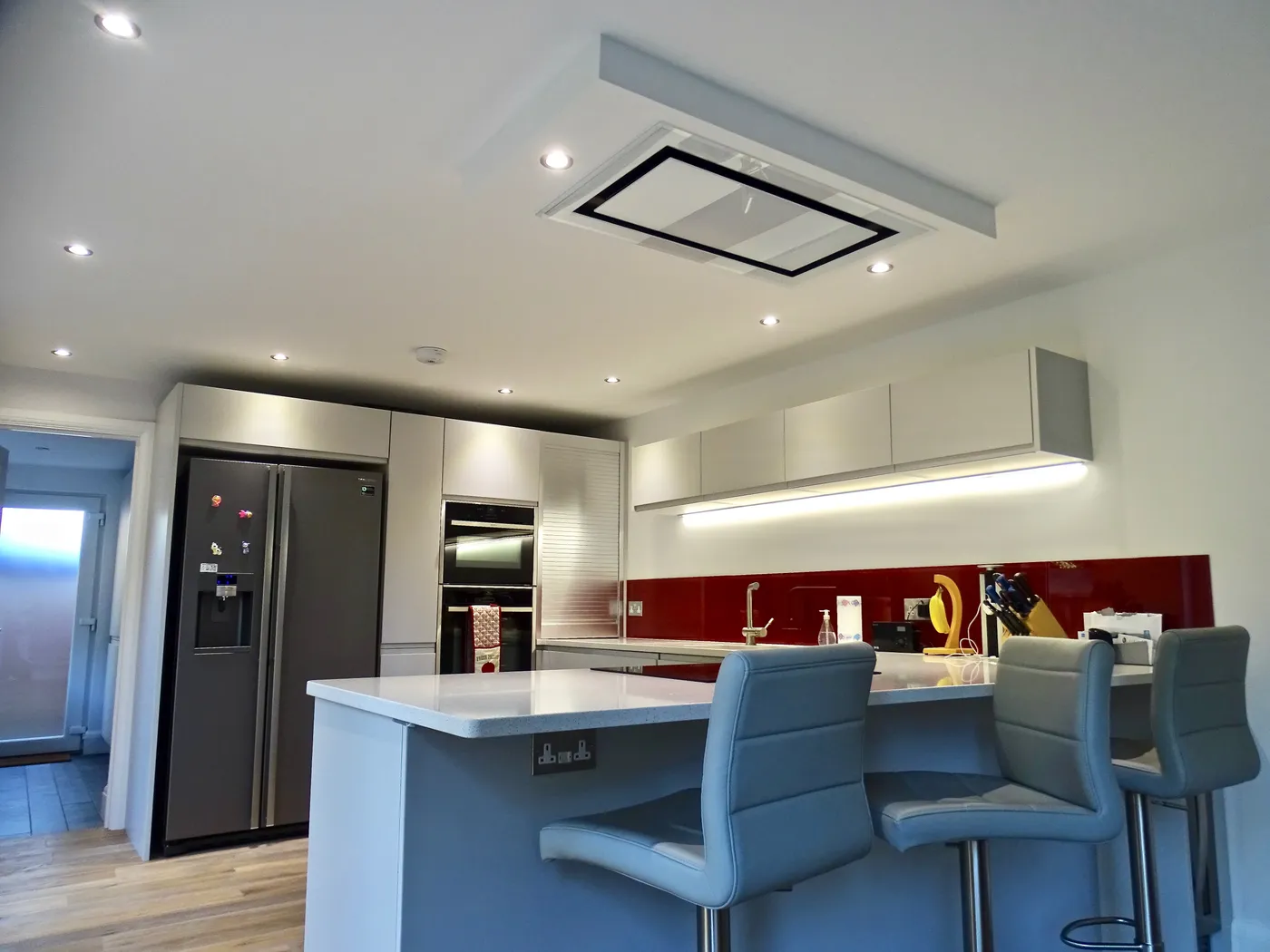 Contemporary Grey Kitchen with Breakfast Bar — project photo