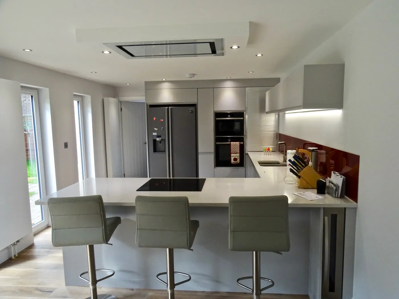 Contemporary Grey Kitchen with Breakfast Bar — project photo