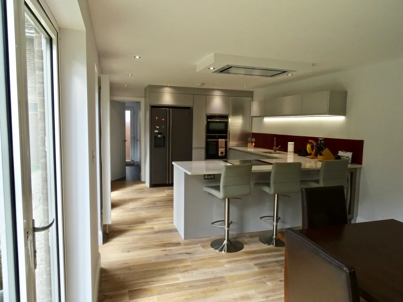 Contemporary Grey Kitchen with Breakfast Bar — project photo