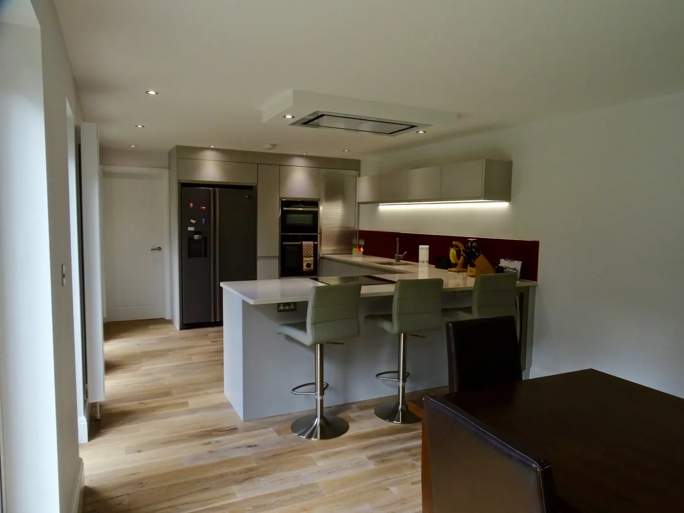 Contemporary Grey Kitchen with Breakfast Bar — project photo