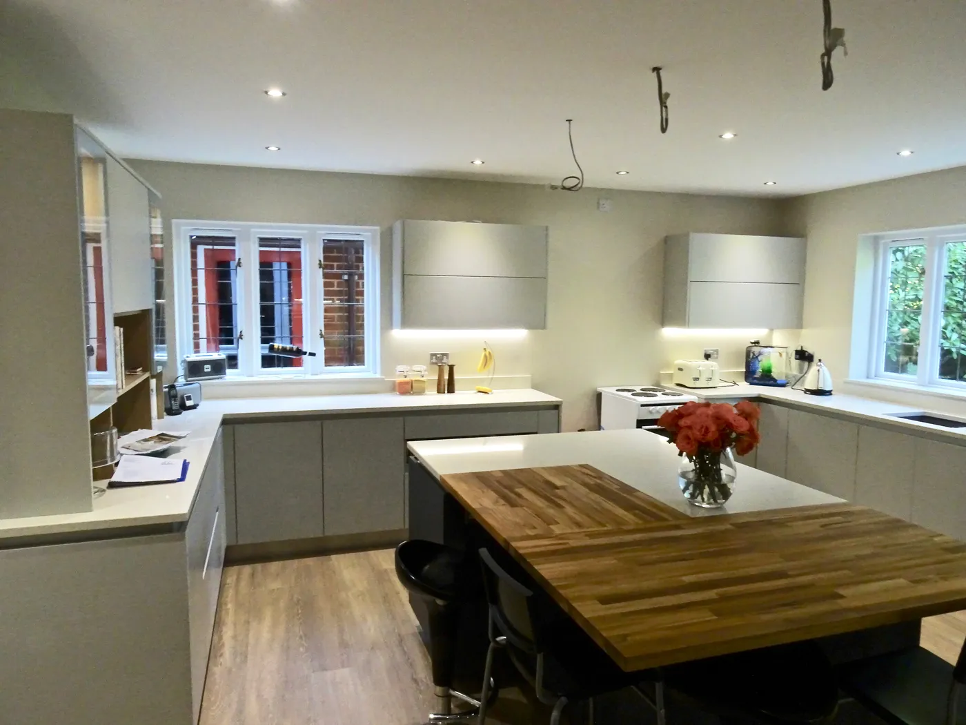 Greige Handleless Kitchen with Oak Breakfast Bar