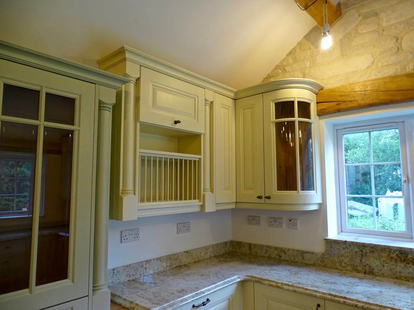 Traditional Cream Kitchen with Stone Feature Wall