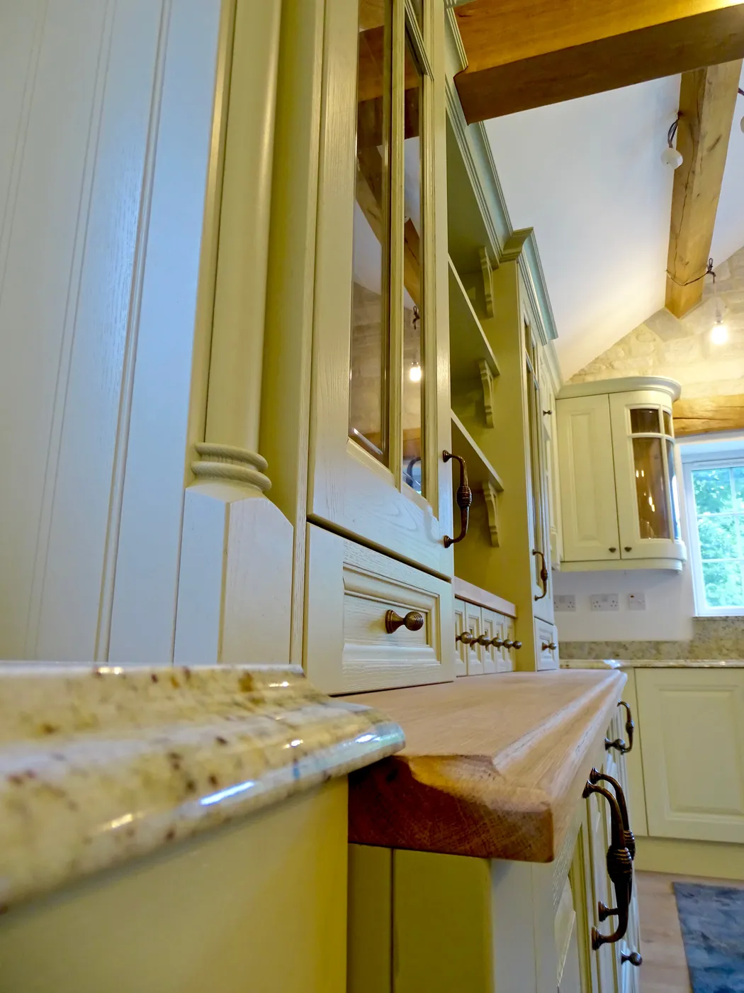 Traditional Cream Kitchen with Stone Feature Wall — project photo